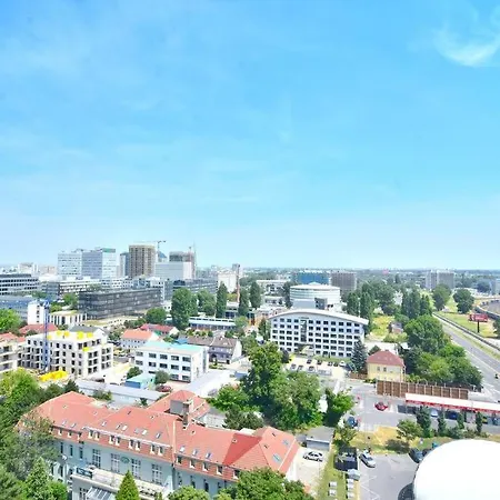 Downtown Charm With Free Parking Spot * Pozsony