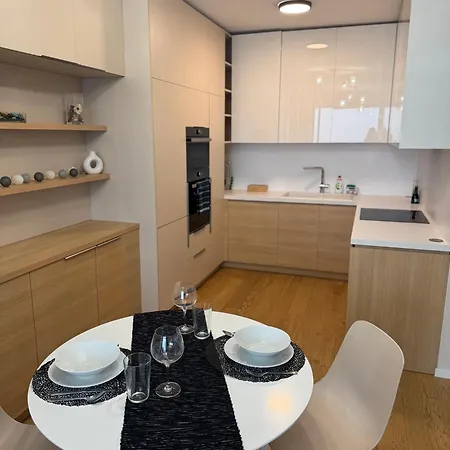 Downtown Charm With Free Parking Spot Apartment